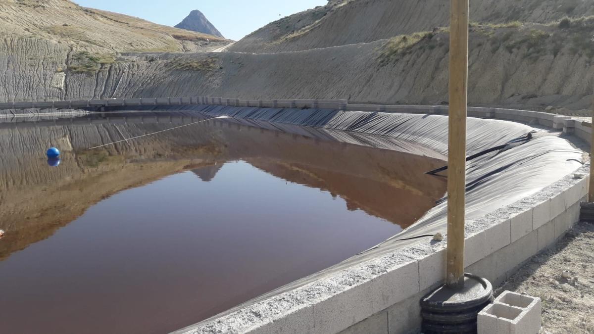 Prosigue el vaciado de la balsa de lixiviados del vertedero de Abanilla