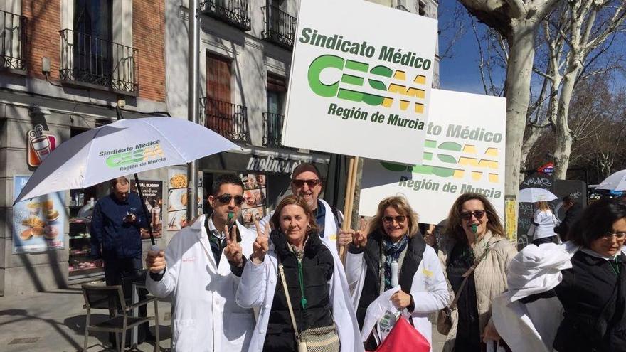 Médicos murcianos en la protesta de Madrid