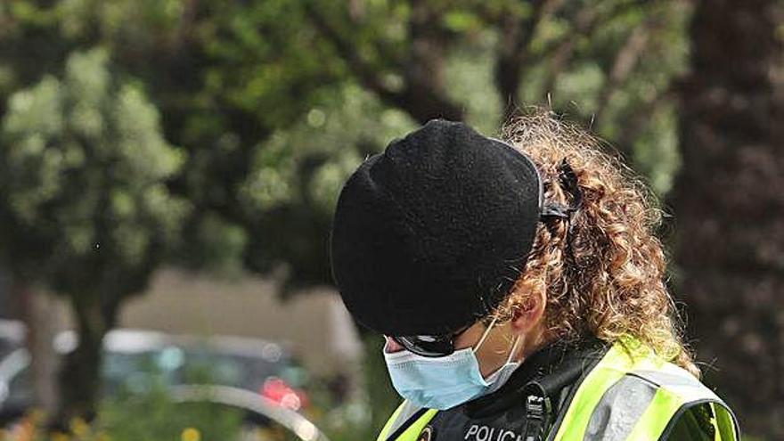 Uno de los controles policiales del estado de alarma.