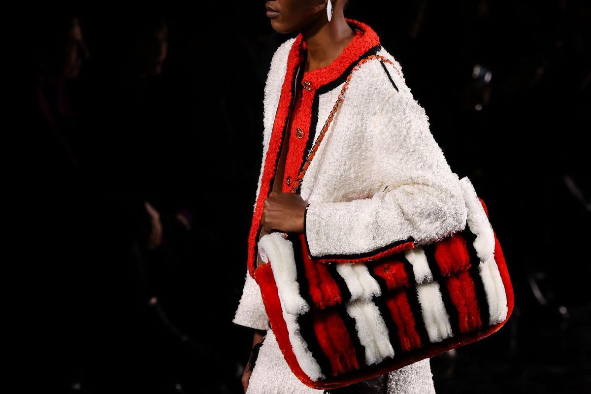 A model presents a handbag by Chanel for the Women Ready-to-wear Spring-Summer 2026 collection as part of the Paris Fashion Week, at the Grand Palais Ephemere in Paris on October 6, 2025. (Photo by Anne-Christine POUJOULAT / AFP)