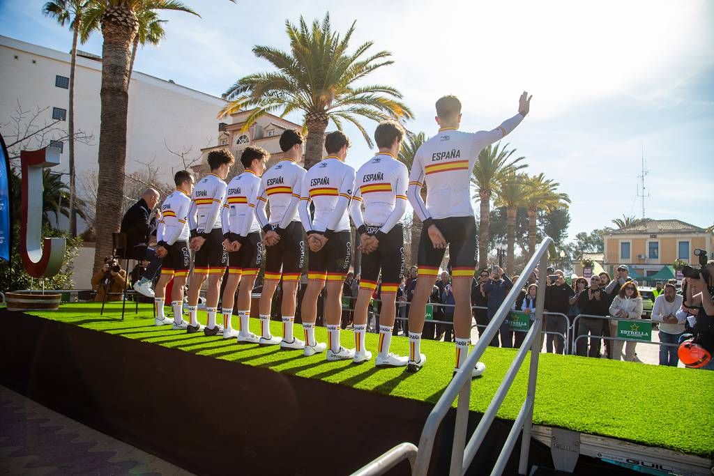 Vuelta Ciclista a Murcia: imágenes de la salida en Jumilla