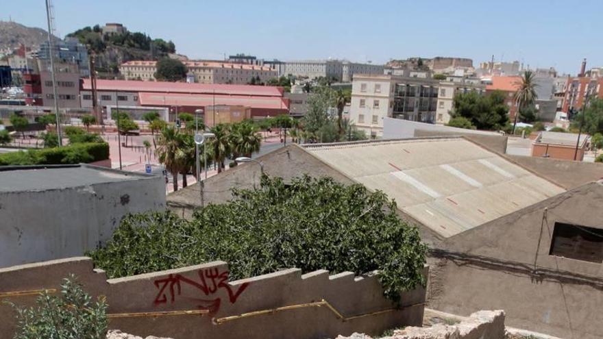 Un solar abandonado en el barrio de Los Mateos.