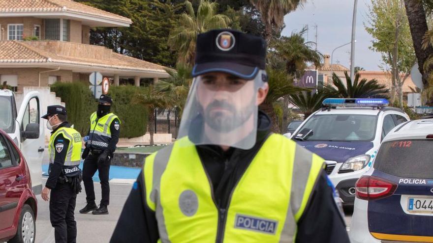 Un agente de la policía local de San Javier (Murcia).
