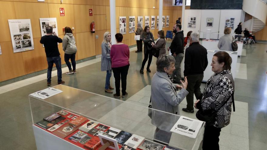 La sala de exposiciones del CMI de Pumarín-Gijón Sur, ayer durante la inauguración. | Juan Plaza