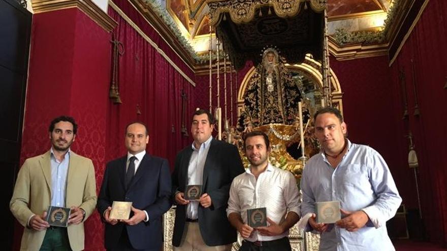 Presentación del disco de marcha de la coronación de la Virgen de la Soledad en su capilla.