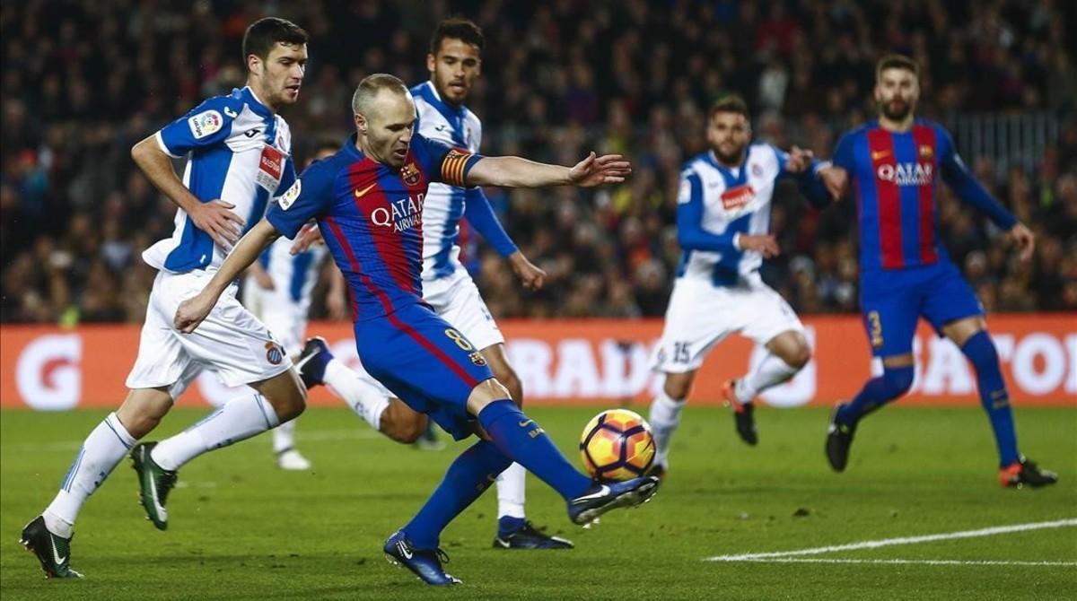 rozas36663130 gra350  barcelona  18 12 2016   el centrocampista del fc bar161218234021