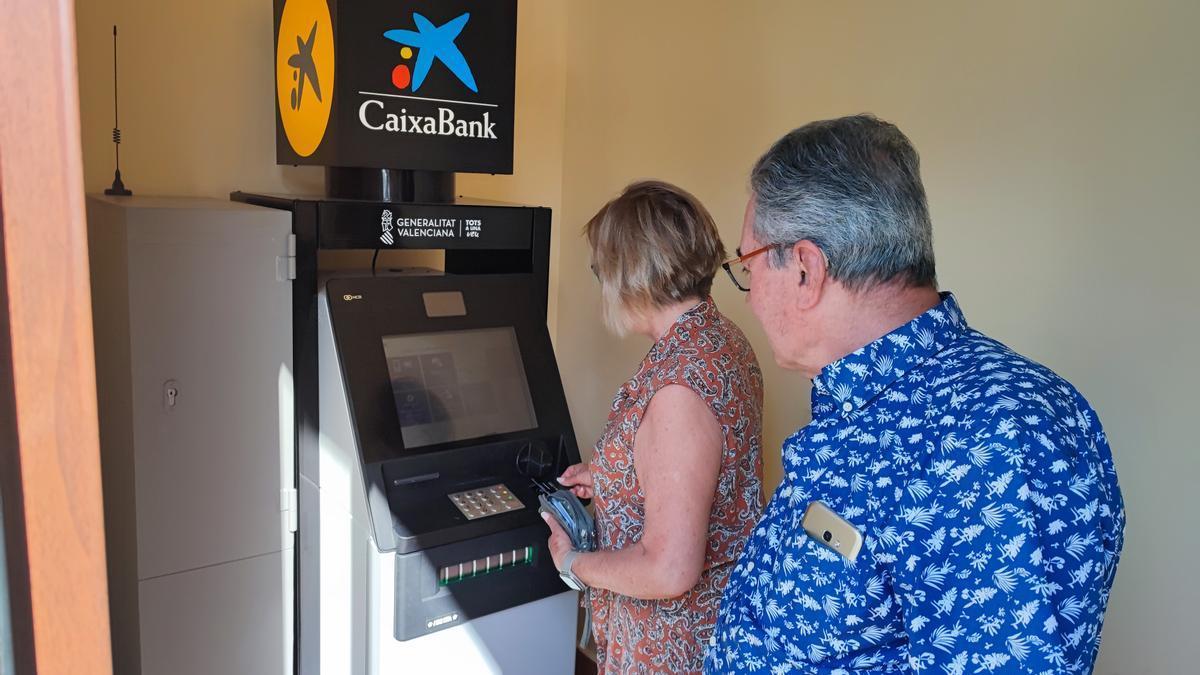 CaixaBank | Estas son las nuevas comisiones por sacar dinero del cajero