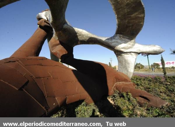 Galería de fotos: Cae la estatua de Ripolles