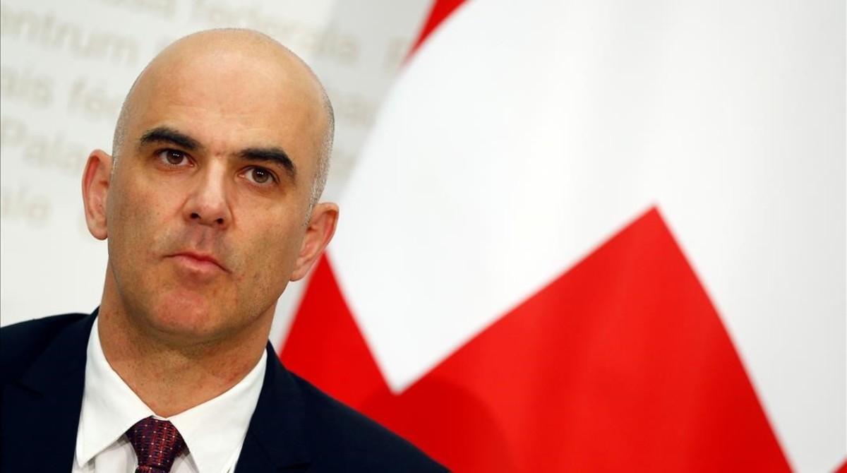 El ministro del Interior suizo, Alain Berset, en la rueda de prensa tras conocerse los resultados del referéndum.