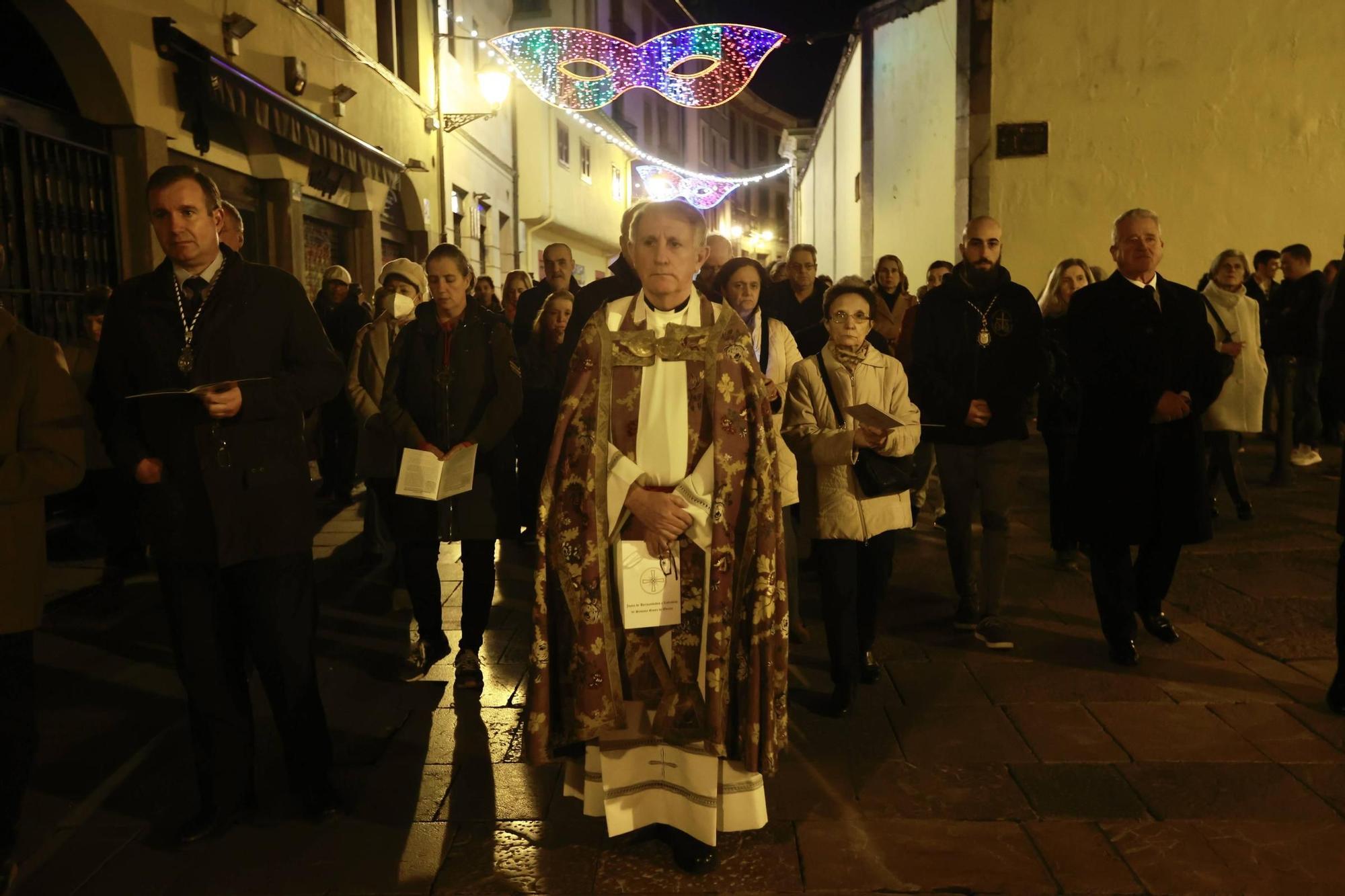 EN IMÁGENES: Vía Crucis de la Junta de Hermandades y Cofradías de Oviedo