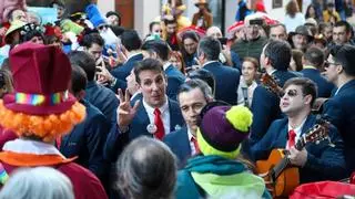 Las murgas hacen de las calles de Badajoz su propio escenario