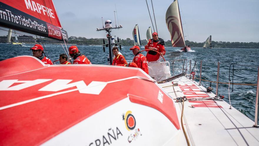 El Mapfre, a su salida de Newport.