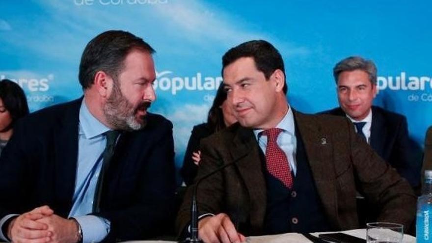 Adolfo Molina, presidente del PP de Córdoba, y Juanma Moreno, presidente del PP-A.