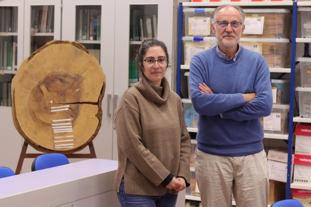 Mª Ángeles Varo y Rafael Mª Navarro Cerrillo, pertenecientes al equipo de la UCO que estudia este fenómeno.