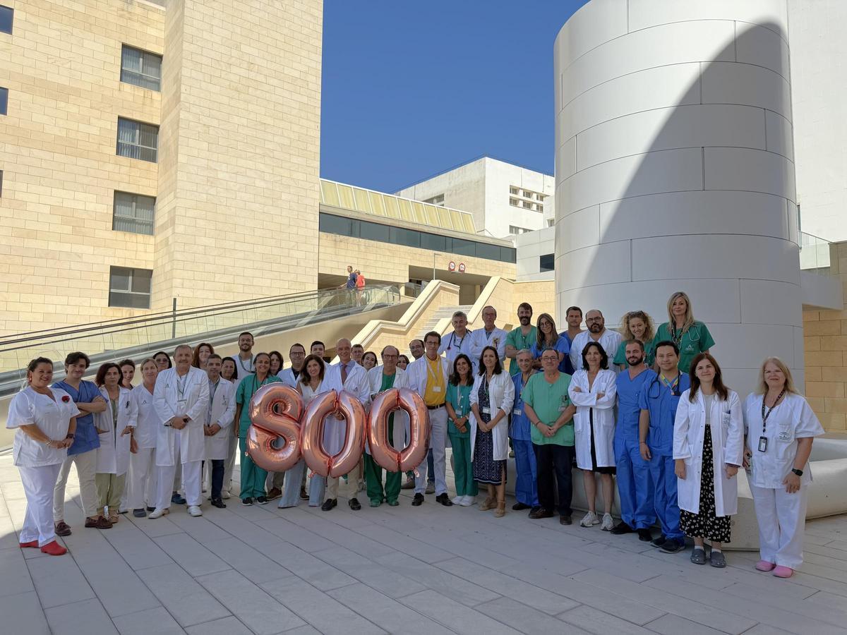 Profesionales que han hecho posible el trasplante 800 de corazón y otros injertos en el hospital Reina Sofía.