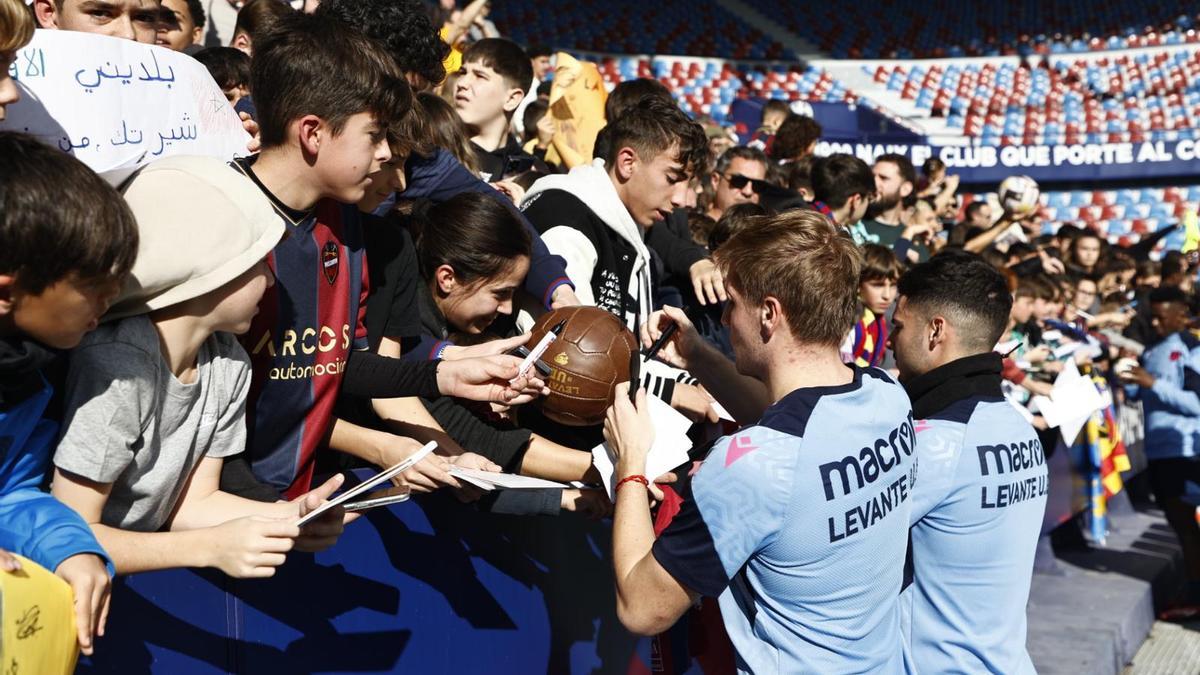 Entrenamiento del Levante UD en el Ciutat de València