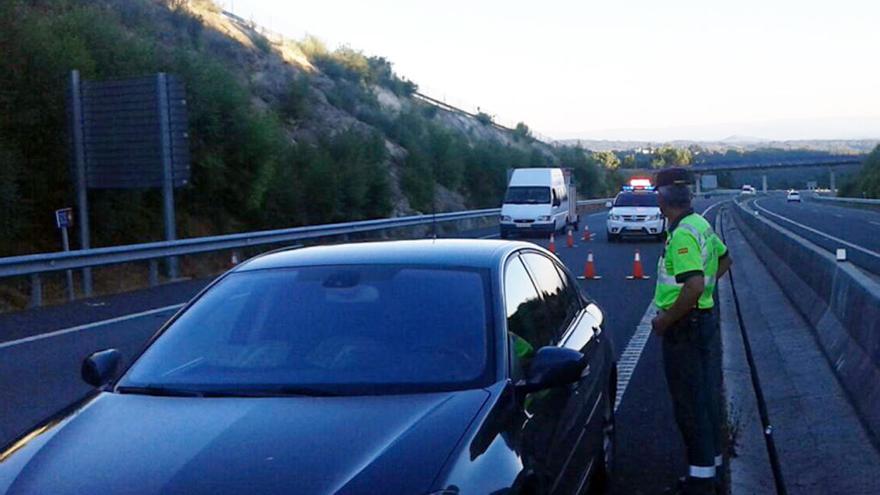 Imagen del control de la Guardia Civil en la AG-53, en Piñor // FARO