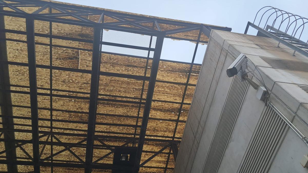 CCOO denuncia el estado de las cubiertas de la EMT.