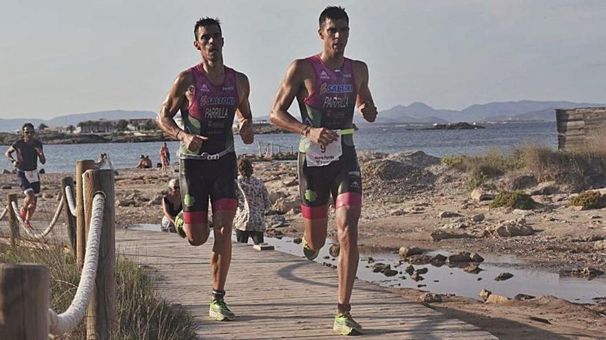 Los hermanos Ismael y Alberto Parrila, juntos en la carrera a pie.