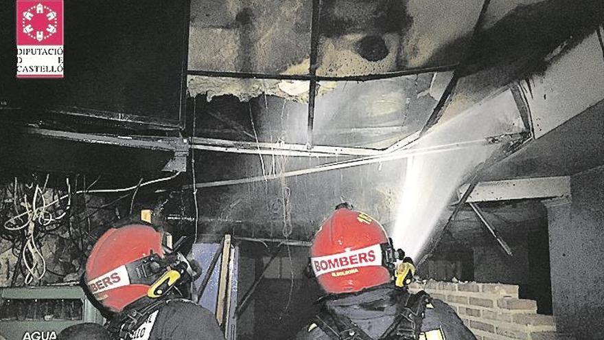 Desalojan un hotel en Montanejos por un incendio en la barbacoa