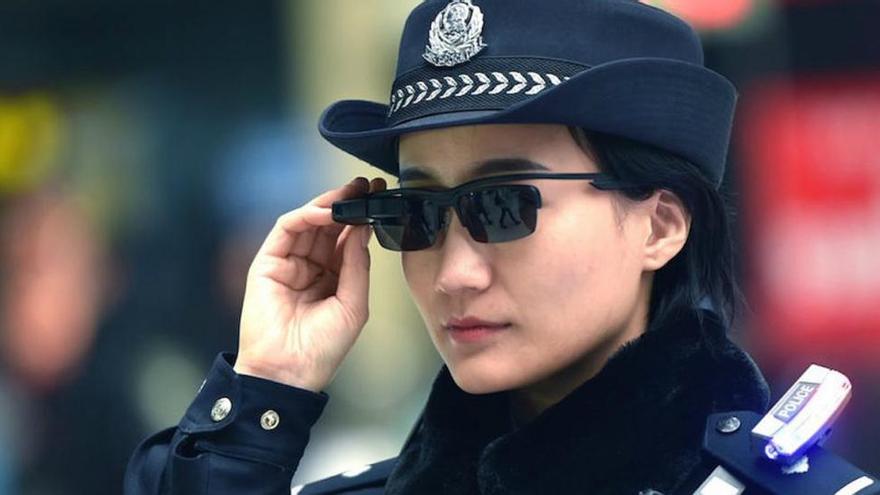 La policía china utiliza gafas de reconocimiento facial