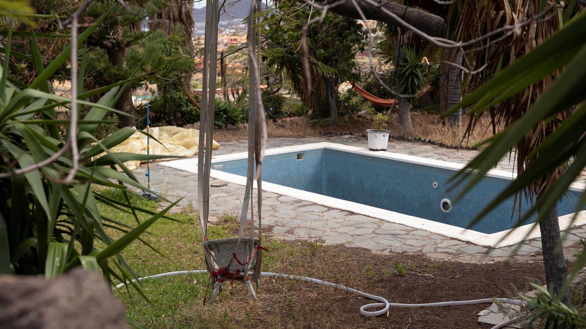 Registro en la vivienda y una finca en Candelaria (Tenerife) de Tomás Antonio G.C.