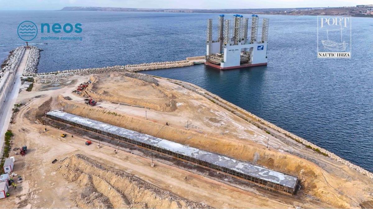 Comienza el traslado de Alicante a Ibiza del gran dique flotante de Port Nàutic