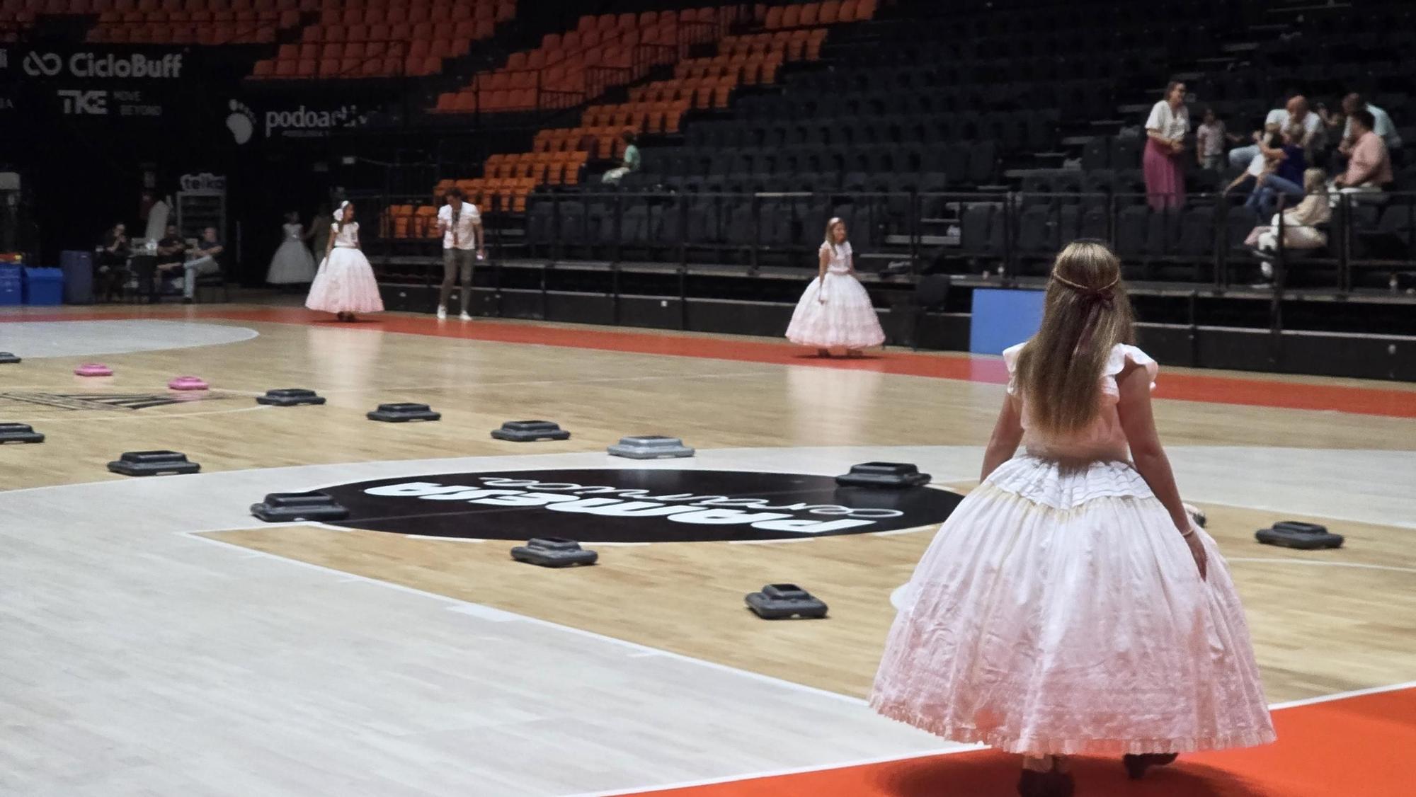 Asi ha sido el ensayo de la elección de candidatas a Falleras Mayores de València 2026