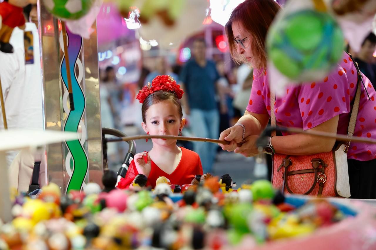 El Arenal se anima desde primera hora en el día del inicio de la Feria de Córdoba