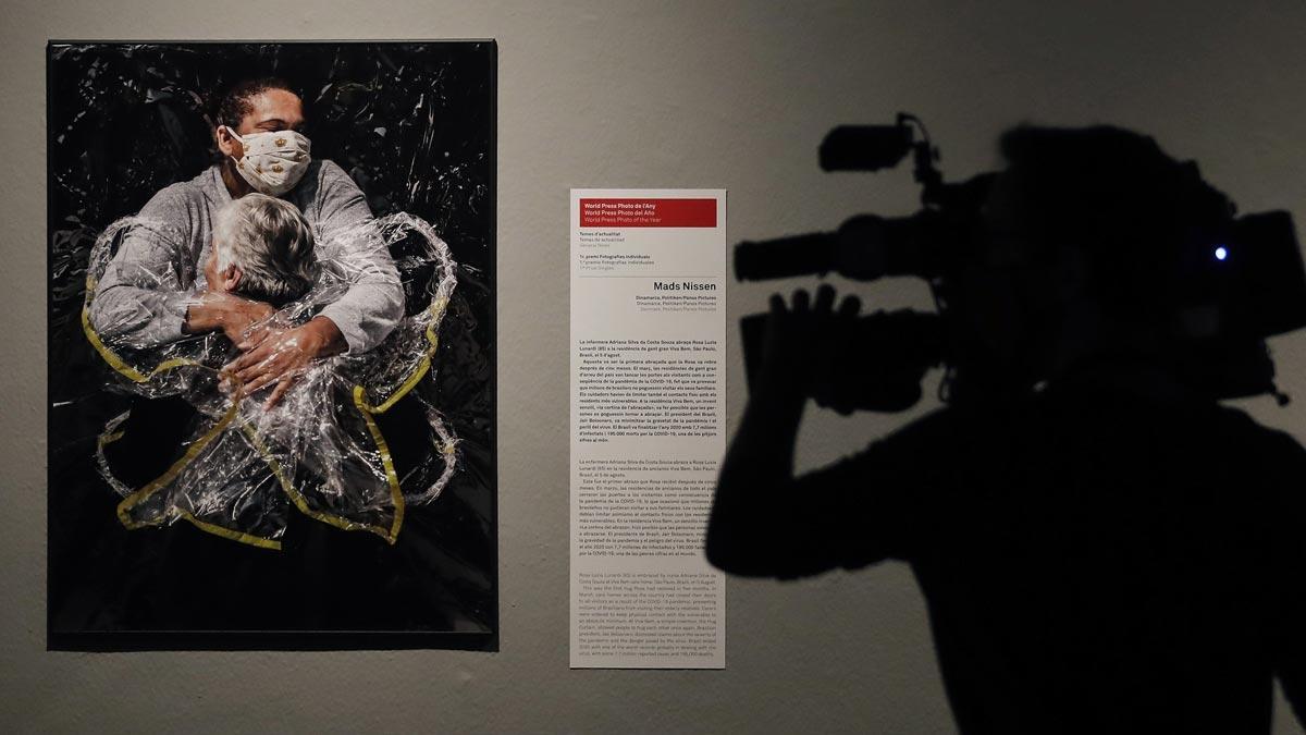 La imagen ganadora del World Press Photo 2021, en la exposición que puede verse en el CCCB de Barcelona.