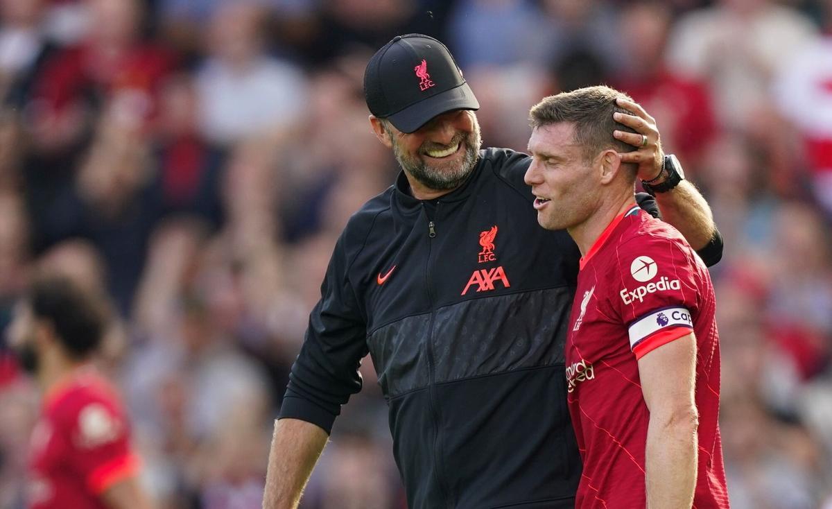 Liverpool (United Kingdom), 18/09/2021.- Liverpool's manager Juergen Klopp (L) and James Milner (R) celebrate after the English Premier League soccer match between Liverpool FC and Crystal Palace in Liverpool, Britain, 18 September 2021. (Reino Unido) EFE/EPA/Tim Keeton EDITORIAL USE ONLY. No use with unauthorized audio, video, data, fixture lists, club/league logos or 'live' services. Online in-match use limited to 120 images, no video emulation. No use in betting, games or single club/league/player publications. EDITORIAL USE ONLY. No use with unauthorized audio, video, data