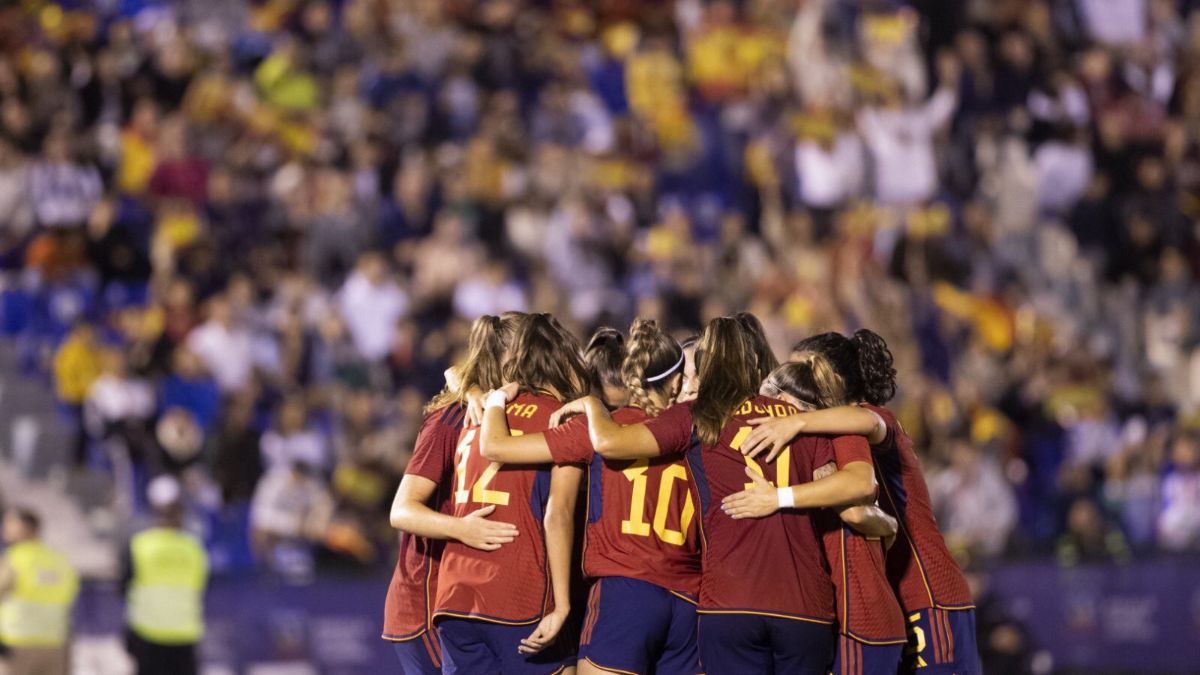 Las jugadoras de la selección española celebrando un gol.