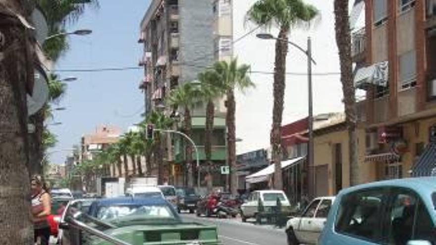 Un roedor muerde a una vecina al levantar la tapa de un contenedor