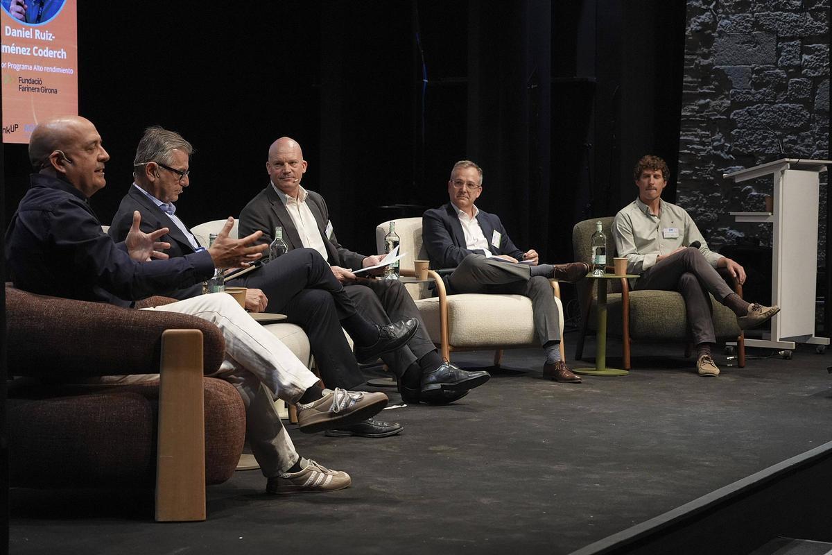 D'esquerra a dreta, Quim Gudayol (Girona next), Jaume Guàrdia (Cambra de Comerç), Josep Prat (BAGI), Juan Fran Cuello de Oro (Girona Health Hub) i Daniel Ruiz-Giménez (Fundació Farinera Girona), ahir durant la taula rodona