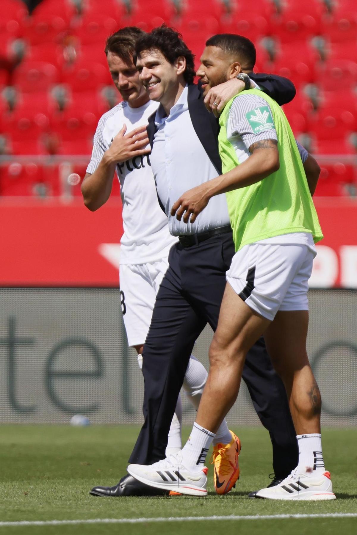 PALMA DE MALLORCA (BALEARES), 07/05/2022.-El entrenador del Granada Aitor Karanka, durante el partido de la jornada 35 de La Liga este sábado en el Estadio de Son Moix.- EFE/ Cati Cladera