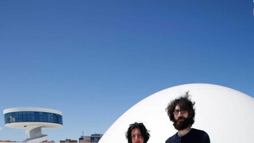 Diana Coanda y Víctor Velasco, en el Niemeyer.