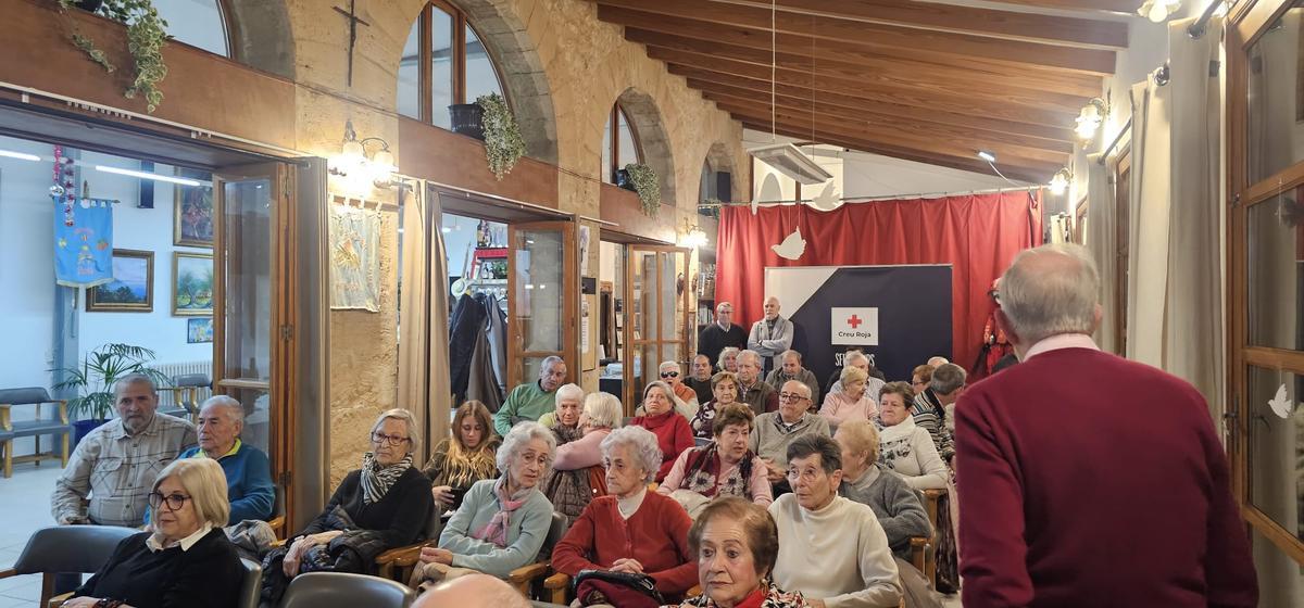 El acto contó con la presencia de numerosos socios y voluntarios de la entidad benéfica.