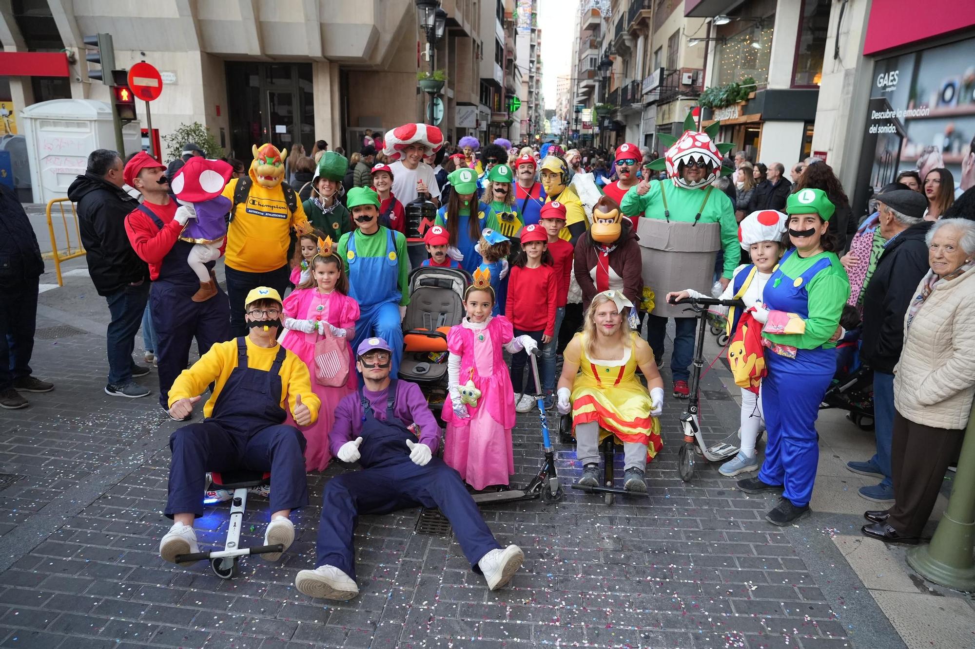 Desfile de animación de collas y carros engalanados