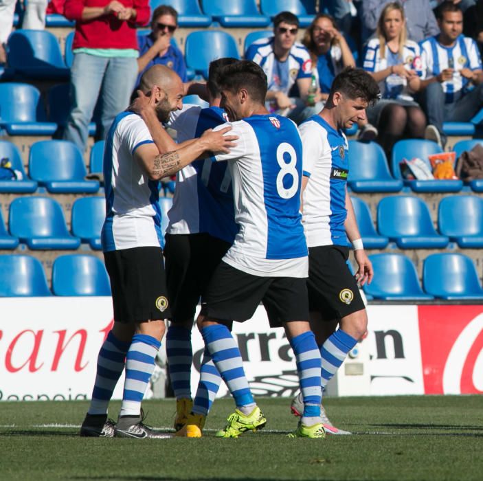 Dos goles de Chechu y una genial asistencia de Javi desatascan a un Hércules que vuelve a la promoción