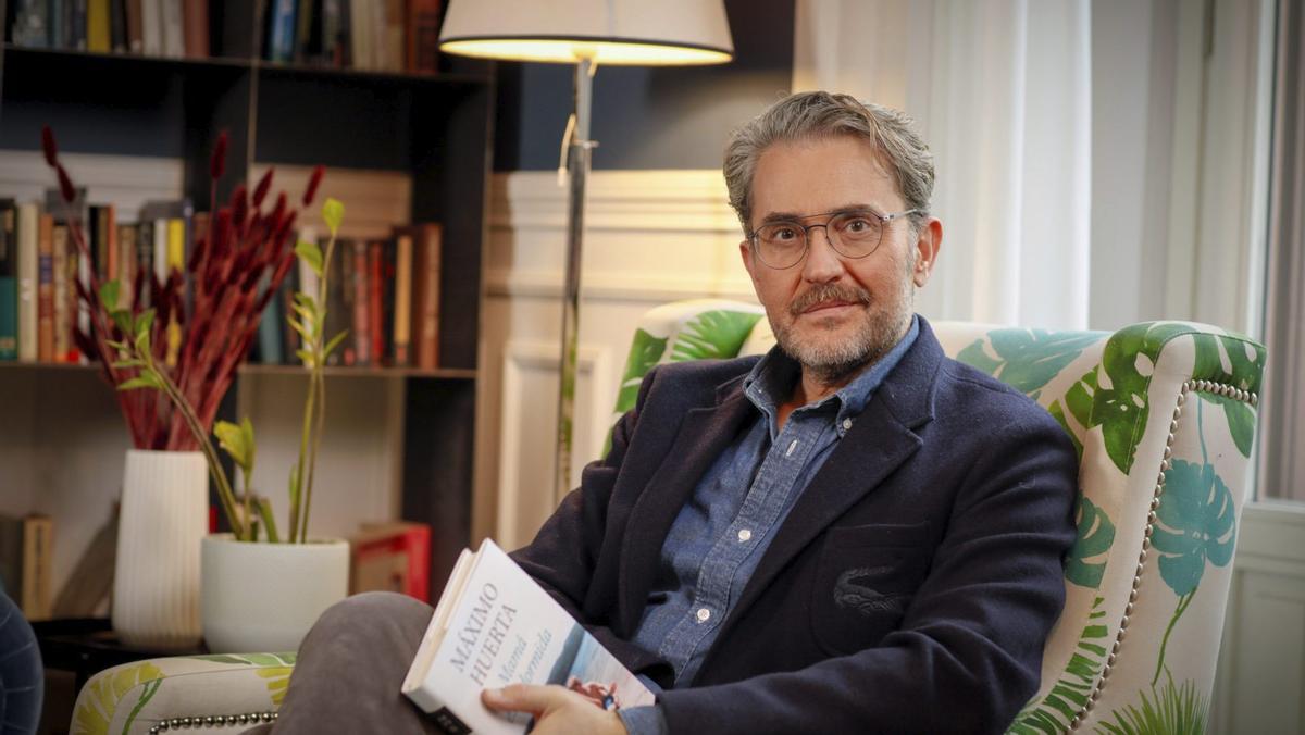 Máximo Huerta, con su nuevo libro, «Mamá está dormida».