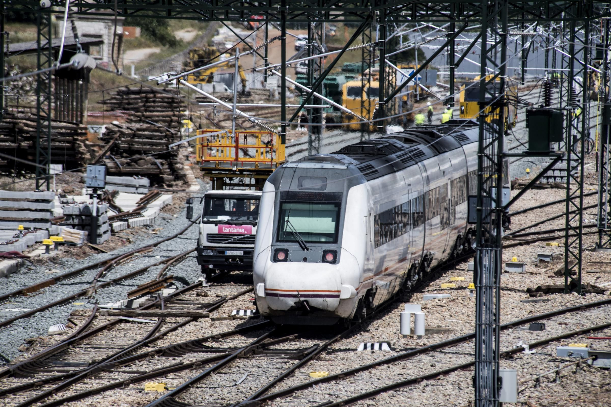 Galería | Trenes de media distancia llegan a Cáceres en imágenes de archivo