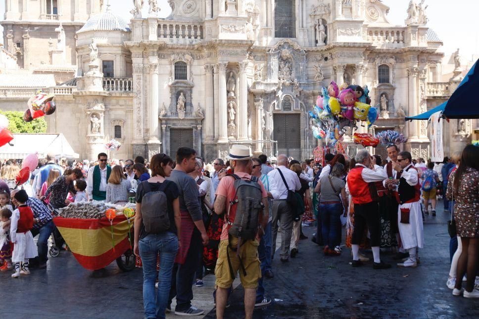 Las carrozas y la 'tronaera', claves para el ambiente del Bando 2016