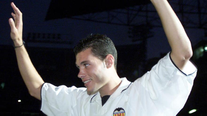 Homenaje del Valencia CF a David Navarro en Mestalla
