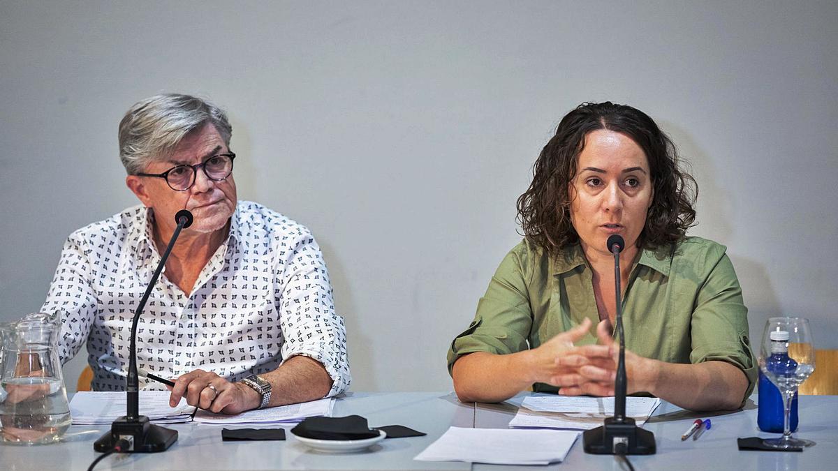 Vicent Ros y Glòria Tello durante una rueda de prensa celebrada en julio de 2019.