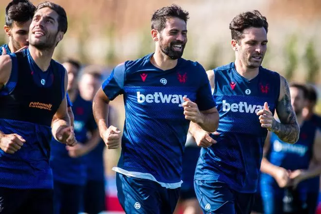 Fotos del primer entrenamiento del Levante UD en La Nucía