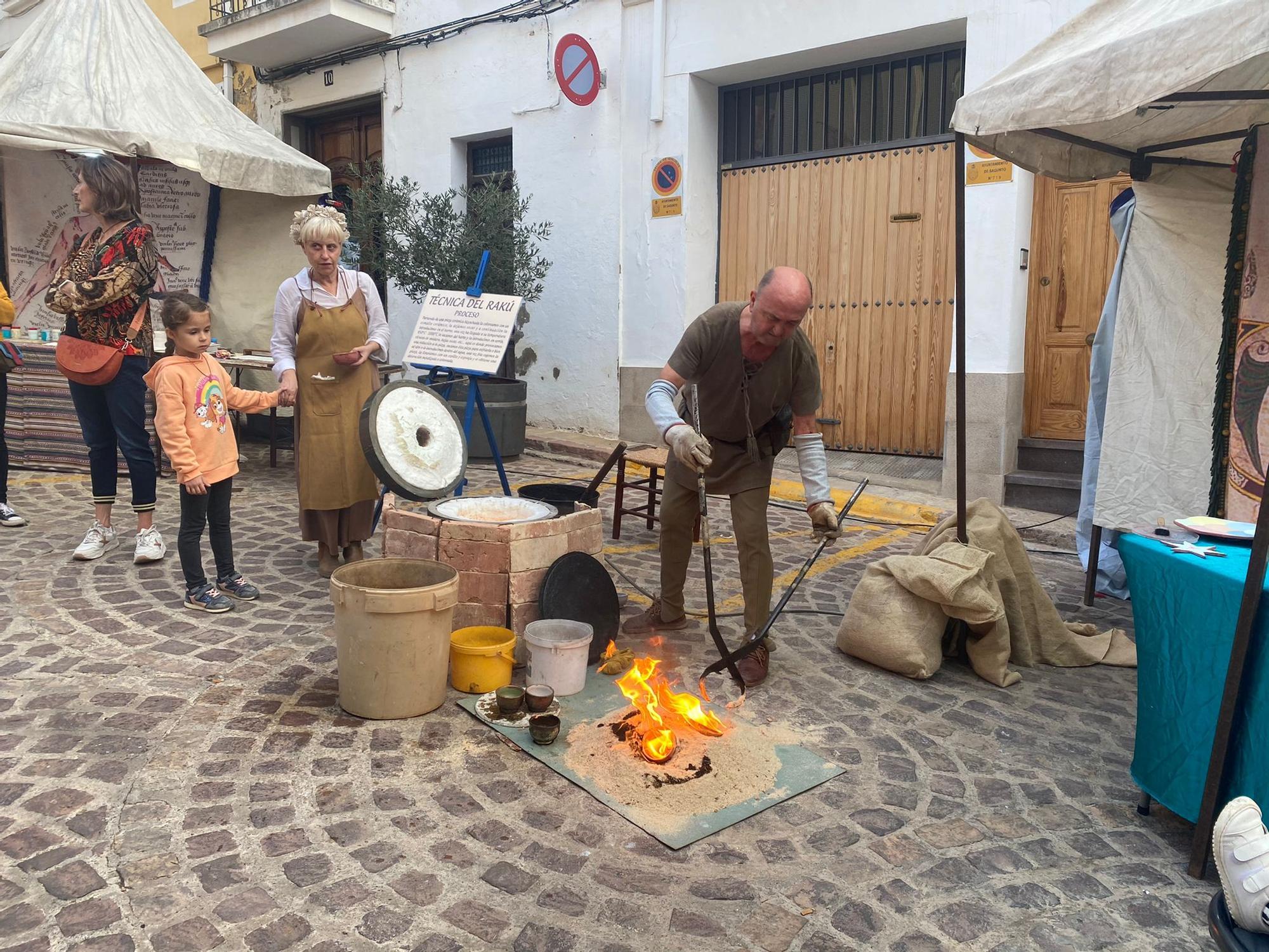 El Mercado Medieval de Sagunt vuelve a llenar de vida su casco antiguo