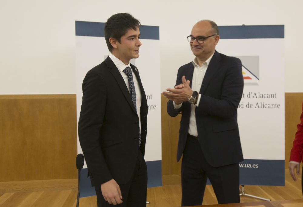 Toma posesión del presidente del Consejo de Estudiantes de la UA