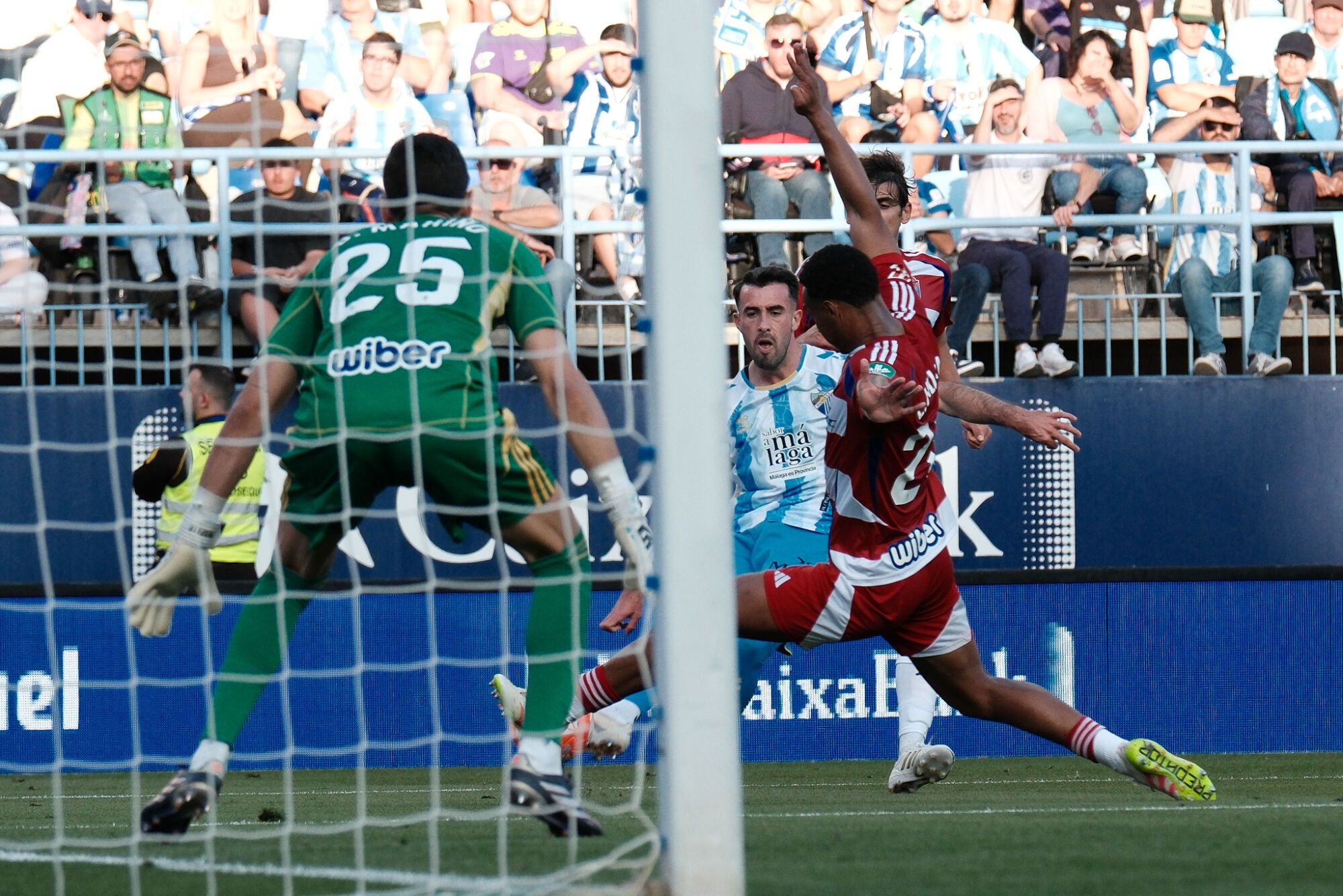 El Málaga CF se enfrenta al Granada CF en La Rosaleda en la jornada 38 de la Liga Hypermotion 2024/2025