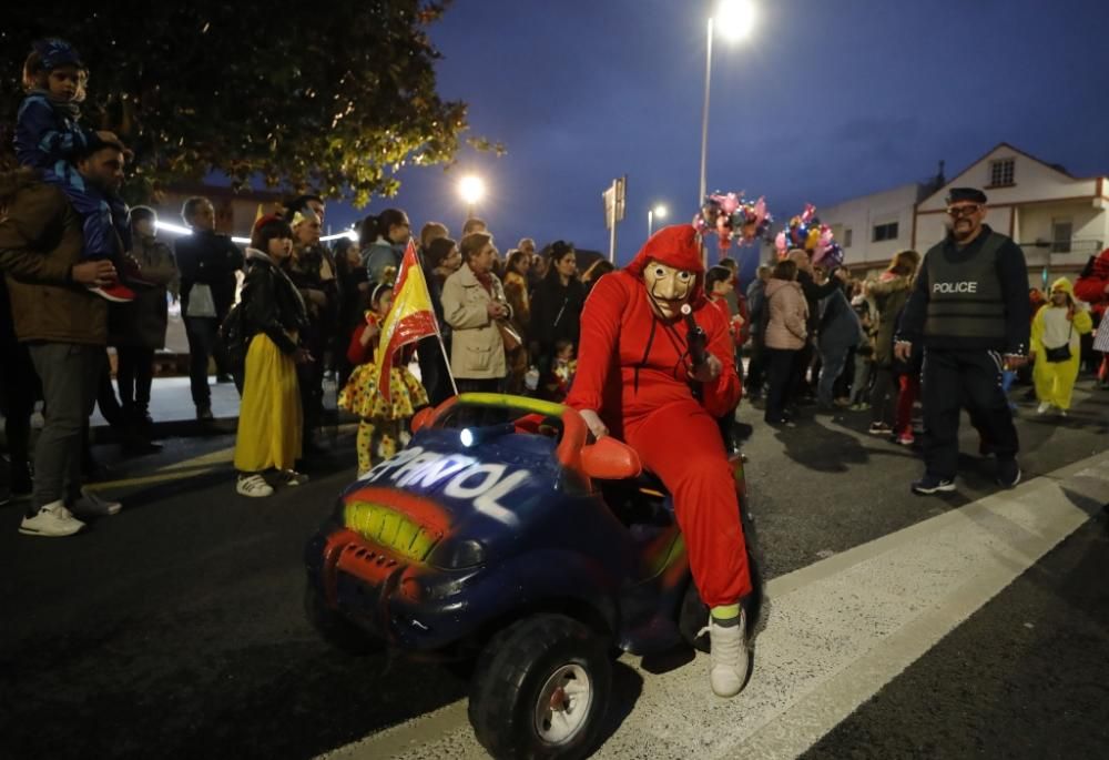 El Enterro do Berete congrega a miles de personas en Chapela