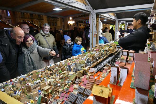 EN IMATGES | El Mercat de Nadal de Figueres atrau centenars de persones